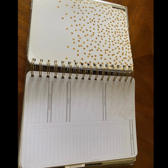 18-month Wedding Planner Journal - Picture 5 of 10